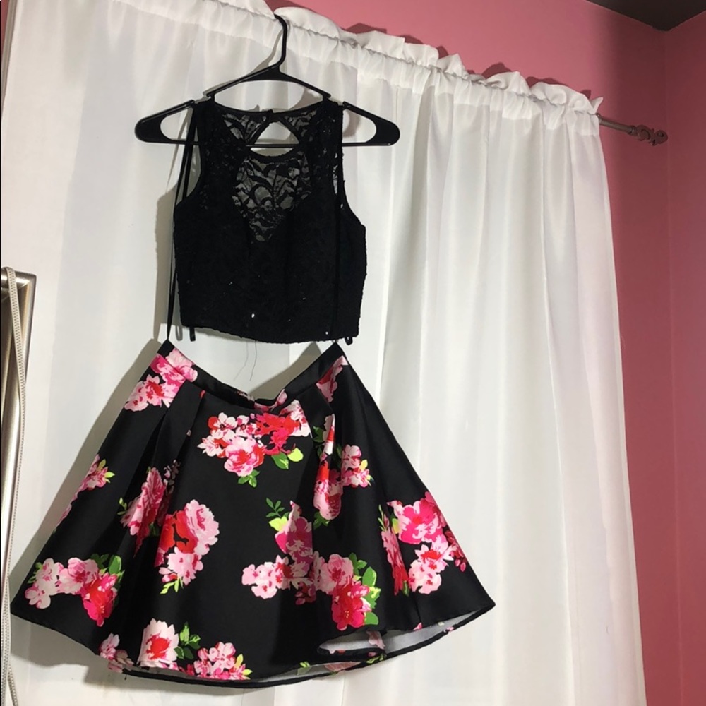 Row piece skirt and shirt